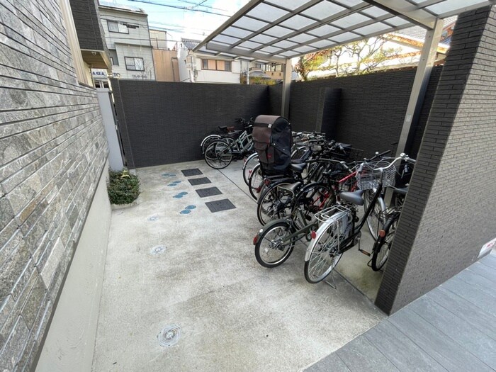 物件外観写真4　(駐輪場)