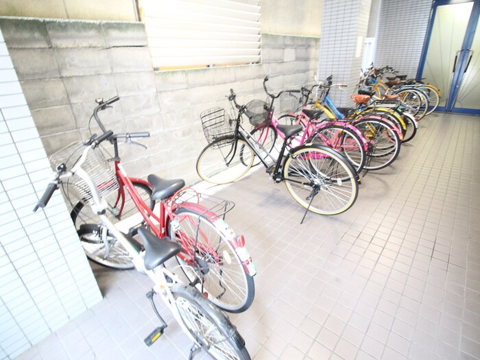 物件外観写真4　(駐輪場)