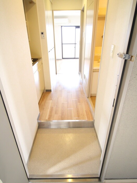 物件内観写真13　(玄関)