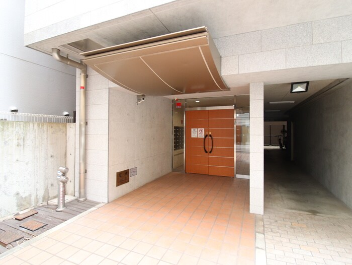 物件外観写真3　(エントランス部分)