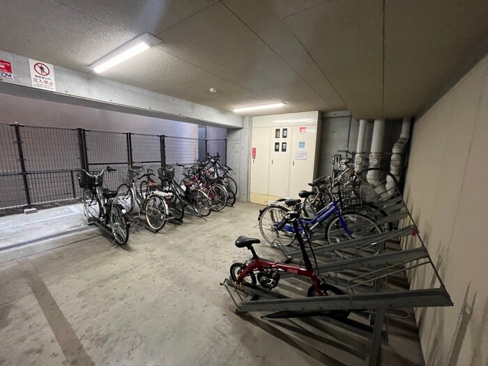 物件外観写真5　(駐輪場)