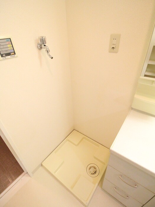 物件内観写真17　(洗濯機置場)