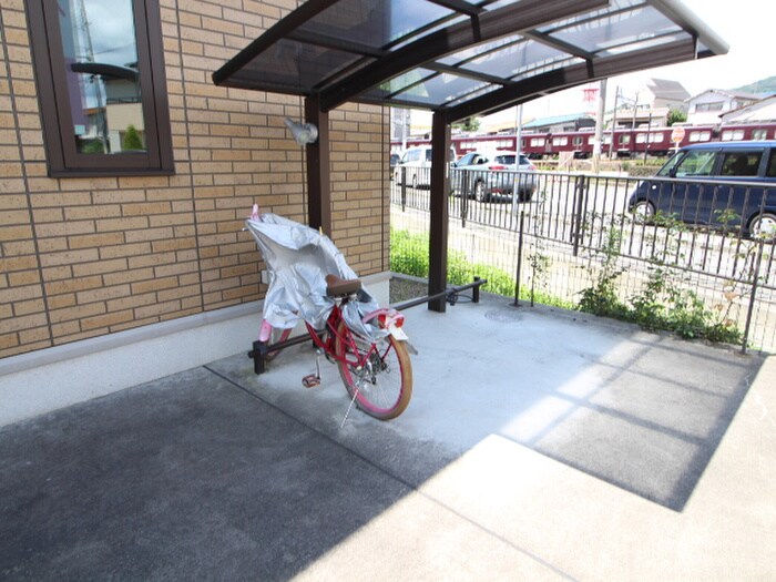 物件外観写真3　(駐輪場)