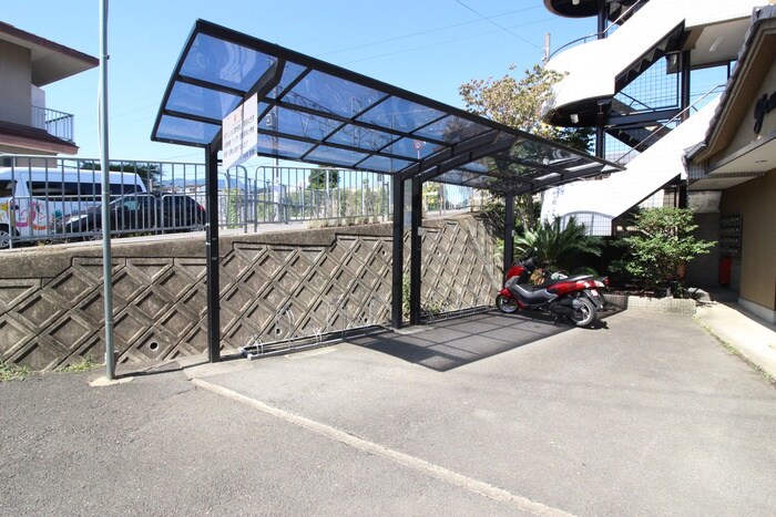 物件外観写真2　(駐輪場)