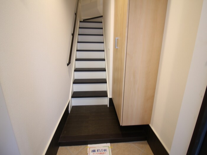 物件内観写真14　(玄関)