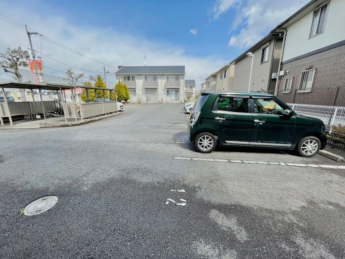 物件外観写真2　(駐車場)
