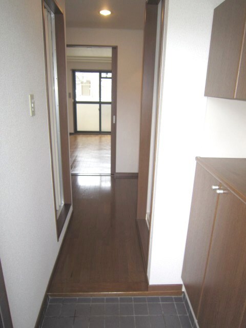 物件内観写真13　(玄関)