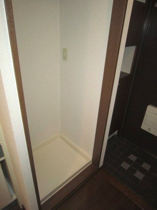 物件内観写真16　(洗濯機置場)