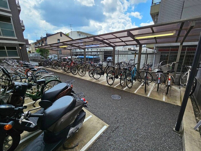 物件外観写真4　(駐輪場)
