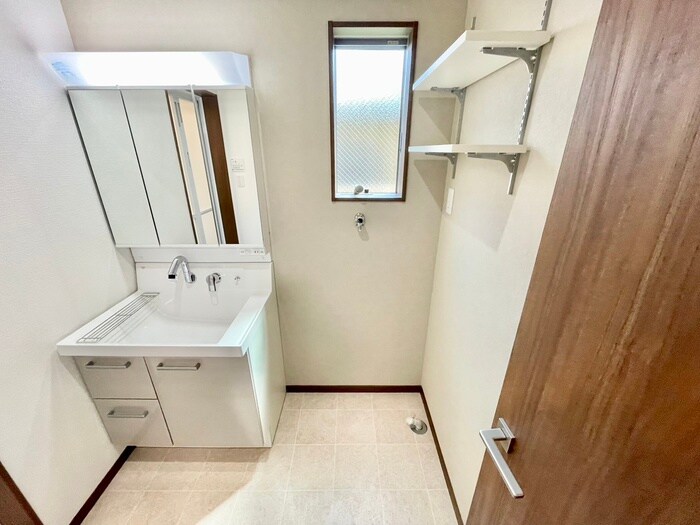 物件内観写真18　(洗濯機置場)