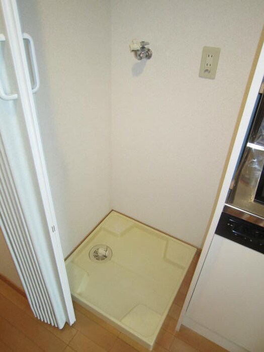 物件内観写真9　(洗濯機置場)