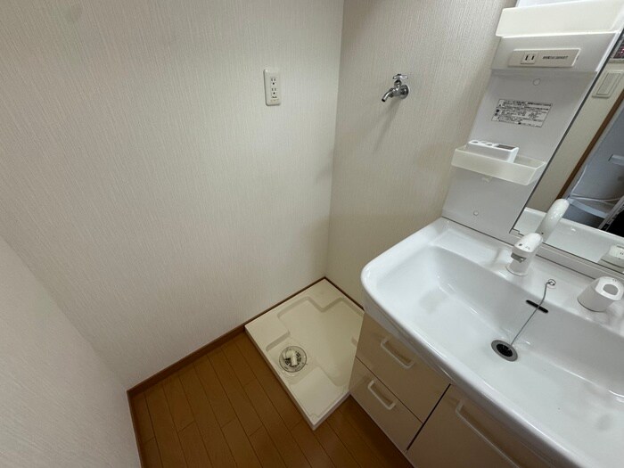 物件内観写真10　(洗濯機置場)