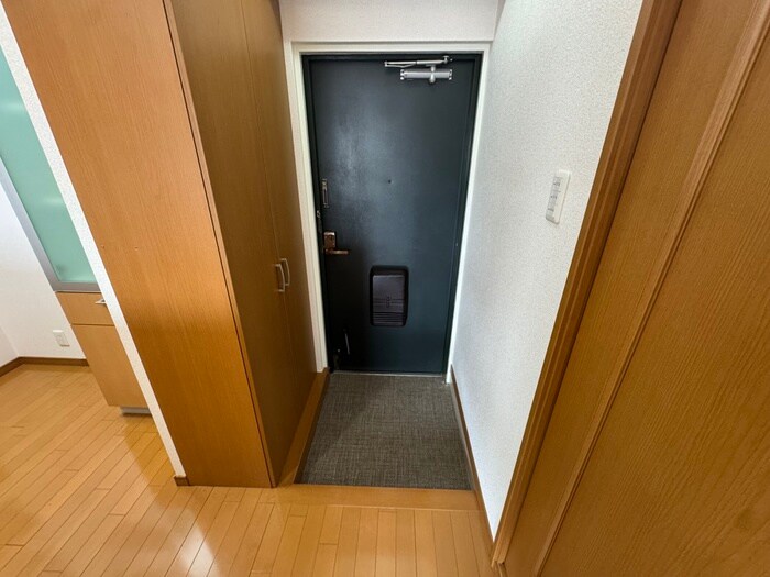 物件内観写真16　(玄関)
