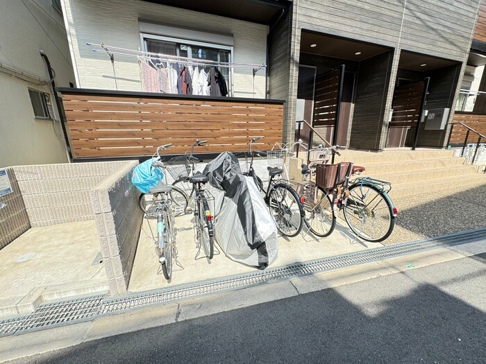 物件外観写真4　(駐輪場)