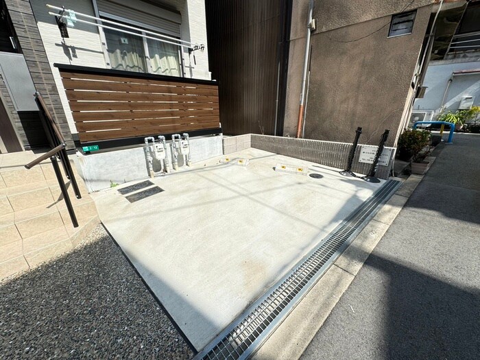 物件外観写真5　(駐車場)