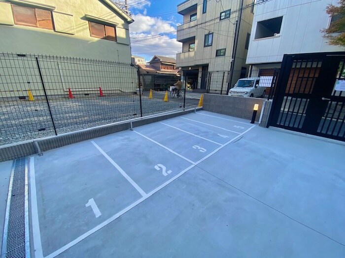 物件外観写真3　(バイク置き場)