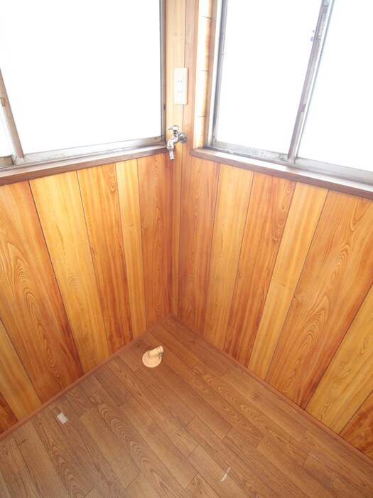 物件内観写真16　(洗濯機置場)