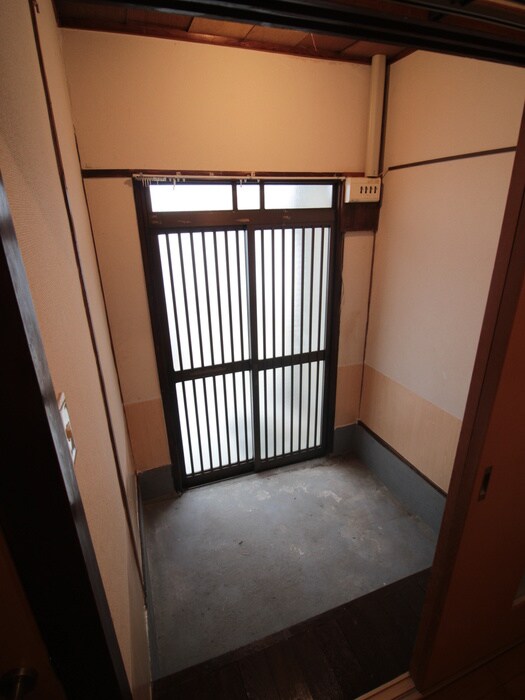 物件内観写真18　(玄関)