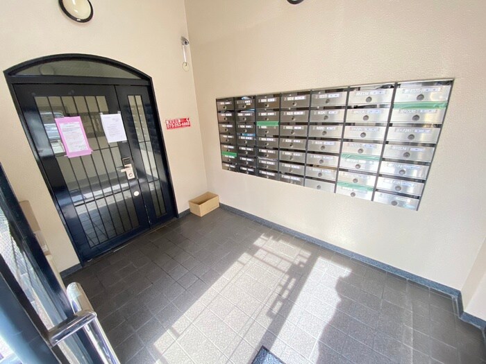 物件外観写真4　(エントランス部分)