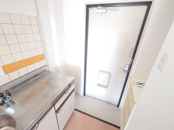 物件内観写真15　(玄関)