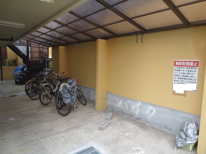 物件外観写真3　(駐輪場)