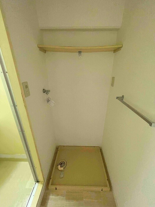 物件内観写真15　(洗濯機置場)