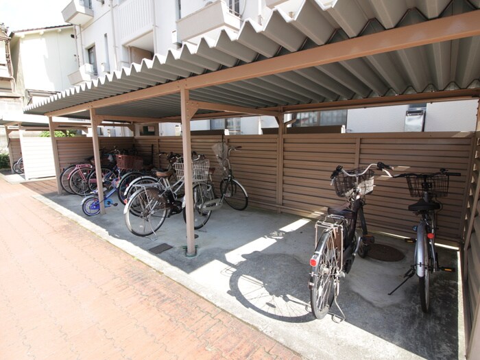 物件外観写真6　(駐輪場)