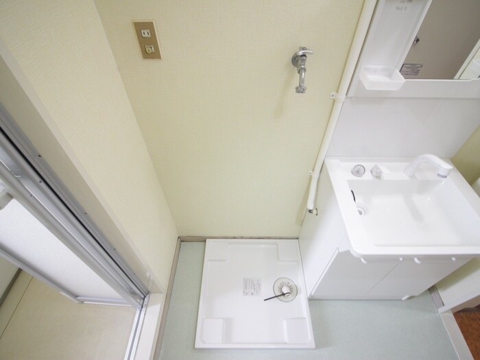 物件内観写真11　(洗濯機置場)