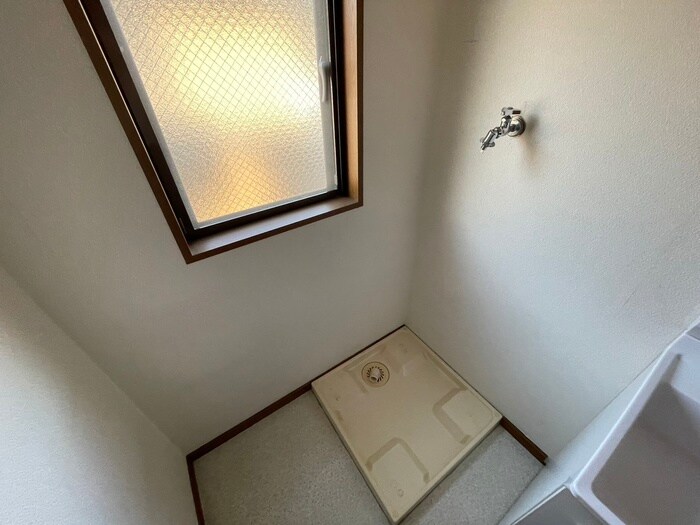 物件内観写真12　(洗濯機置場)