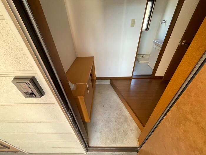 物件内観写真14　(玄関)