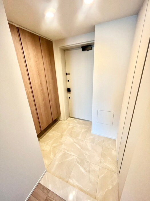 物件内観写真7　(玄関)