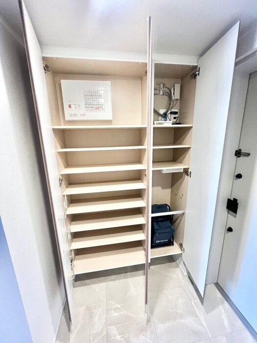 物件内観写真8　(靴箱)