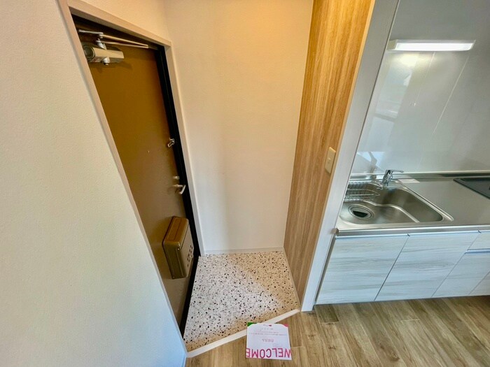 物件内観写真16　(玄関)