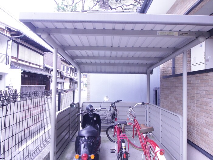 物件外観写真2　(駐輪場)