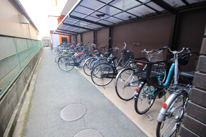 物件外観写真4　(駐輪場)