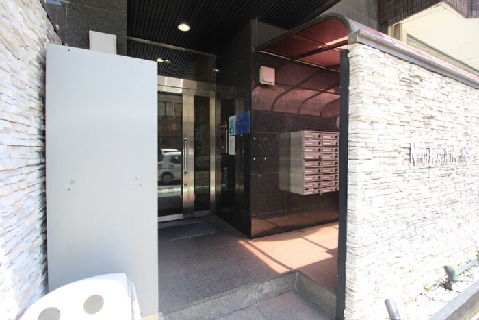 物件外観写真5　(エントランス部分)