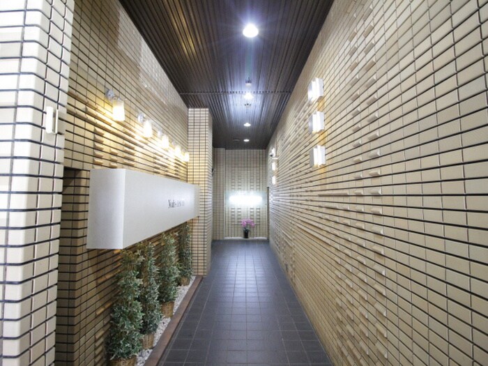 物件外観写真6　(エントランス部分)