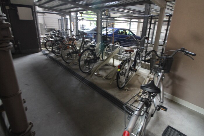 物件外観写真3　(駐輪場)