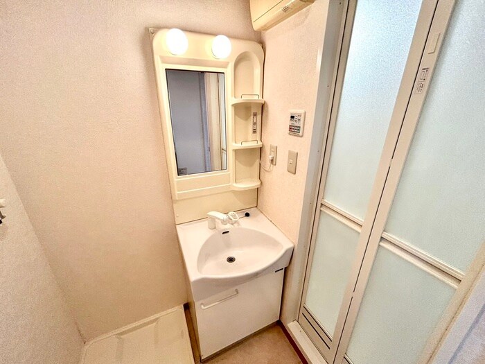 物件内観写真9　(洗面)