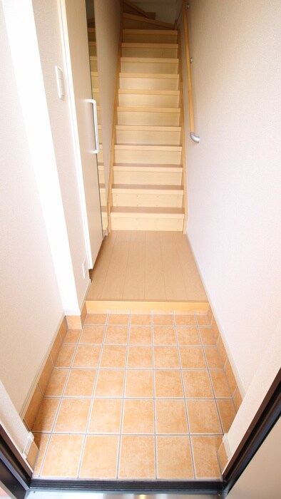 物件内観写真8　(玄関)