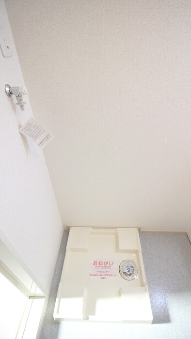 物件内観写真11　(洗濯機置場)