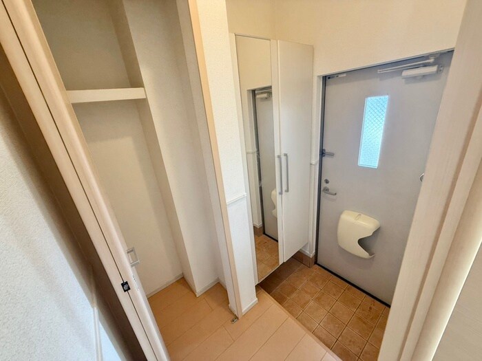 物件内観写真15　(玄関)