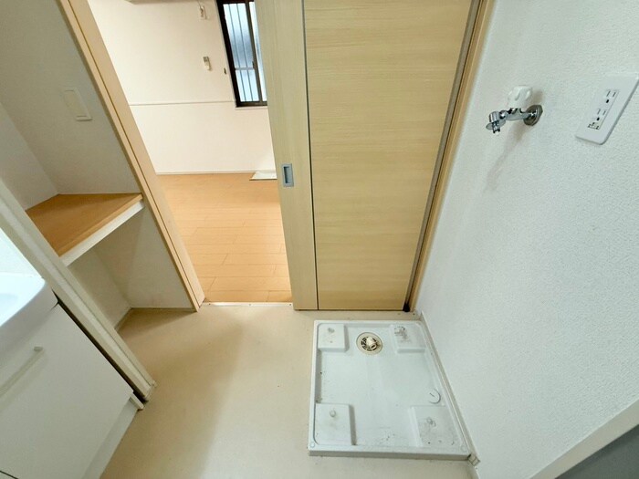 物件内観写真16　(洗濯機置場)