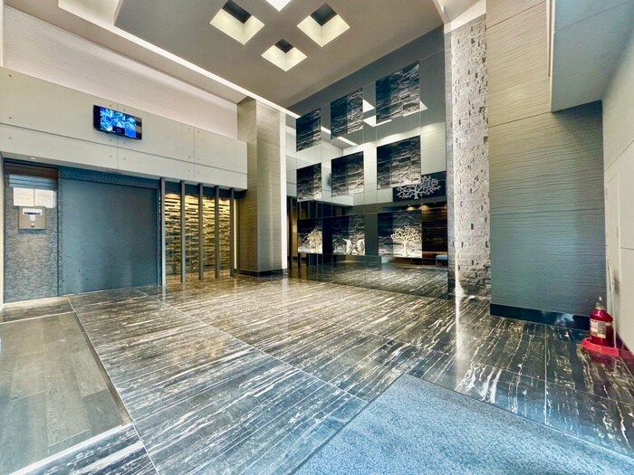 物件外観写真4　(エントランス部分)