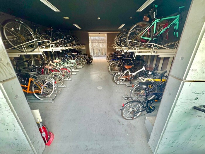 物件外観写真6　(駐車場)