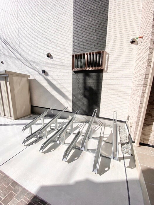 物件外観写真4　(駐輪場)