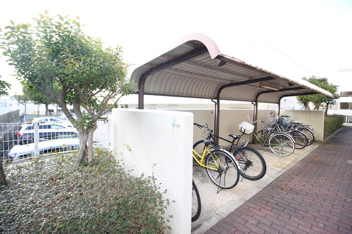 物件外観写真3　(駐輪場)