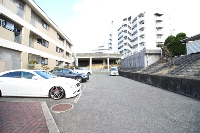 物件外観写真6　(駐車場)