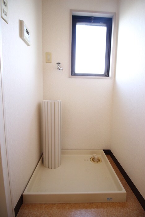 物件内観写真17　(洗濯機置場)