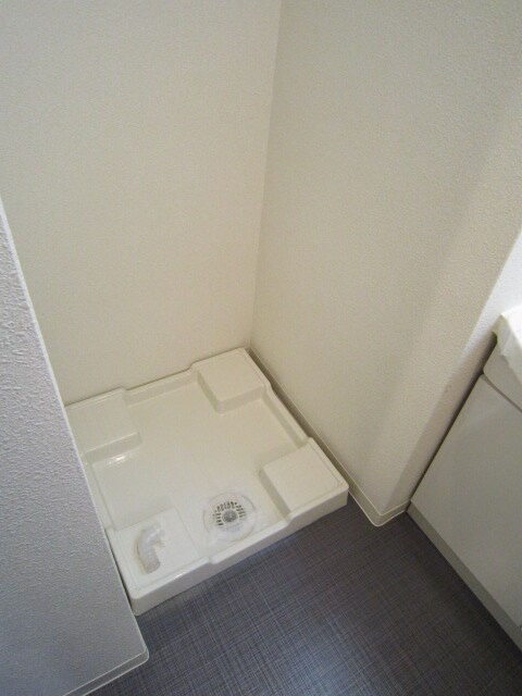 物件内観写真13　(洗濯機置場)